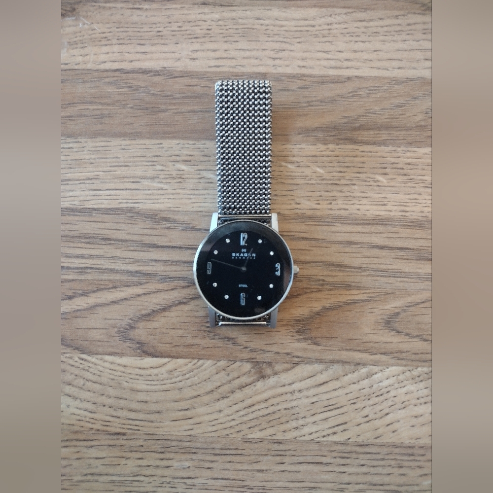 Skagen Women's 32MM Black Dial Swarovski Crystal Stainless Steel Quartz Watch - Picture 3 of 4